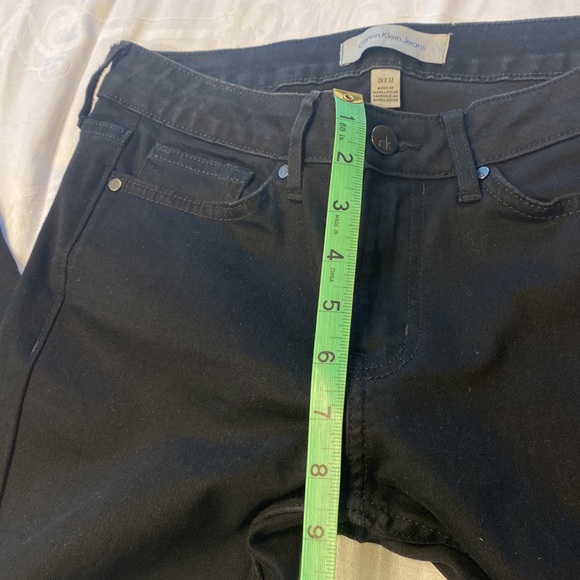 Black Calvin Klein Jeans. Size 28 Mid rise. Straight fit with a bit of stretch. - Picture 10 of 11